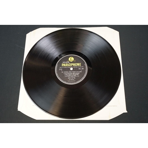 171 - Vinyl - 3 variants of The Beatles – Sgt. Pepper's Lonely Hearts Club Band on Parlophone Records to i... 