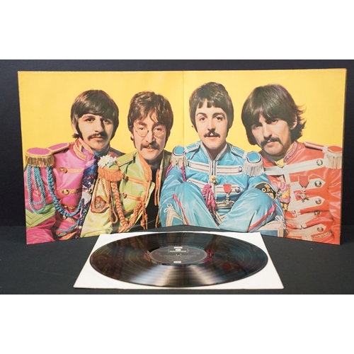 171 - Vinyl - 3 variants of The Beatles – Sgt. Pepper's Lonely Hearts Club Band on Parlophone Records to i... 