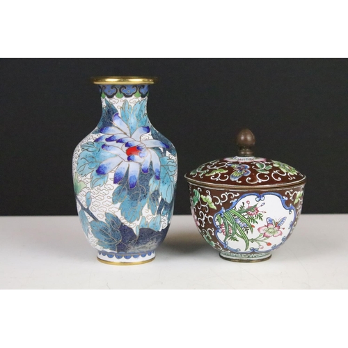 126 - Chinese white ground cloisonne vase of baluster form with floral decoration (approx 13cm tall), toge... 