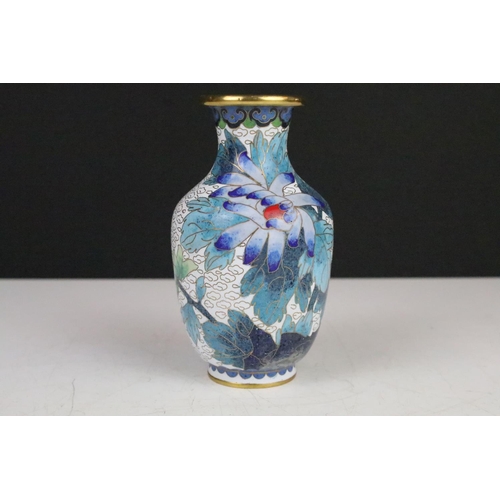 126 - Chinese white ground cloisonne vase of baluster form with floral decoration (approx 13cm tall), toge... 