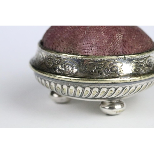 194 - Mappin & Webb Late 19th / Early 20th century Silver Plate Pin Cushion, 5cm diameter