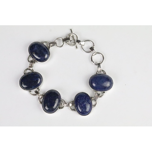 222 - Lapis lazuli jewellery suite to include brooch, panel bracelet and ring. Ring size Q.5. Brooch measu... 