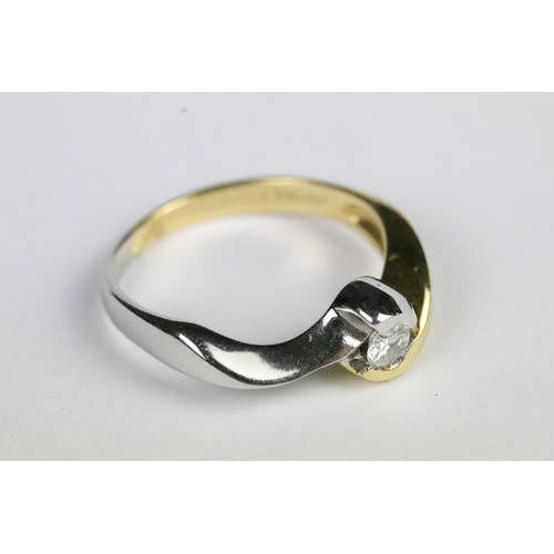 244 - 18ct yellow gold diamond ring