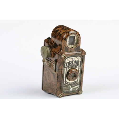 263 - 1930s Coronet midget miniature film camera / spy camera with leather case. Measures 6cm.