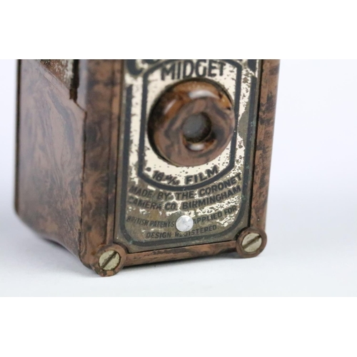 263 - 1930s Coronet midget miniature film camera / spy camera with leather case. Measures 6cm.