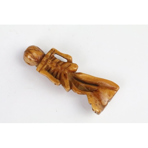 274 - Two carved bone netsuke in the form of skeletons. Measures 6cm and 5.5cm.