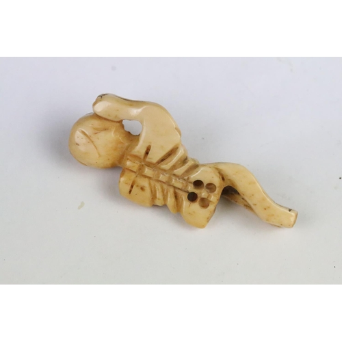 274 - Two carved bone netsuke in the form of skeletons. Measures 6cm and 5.5cm.