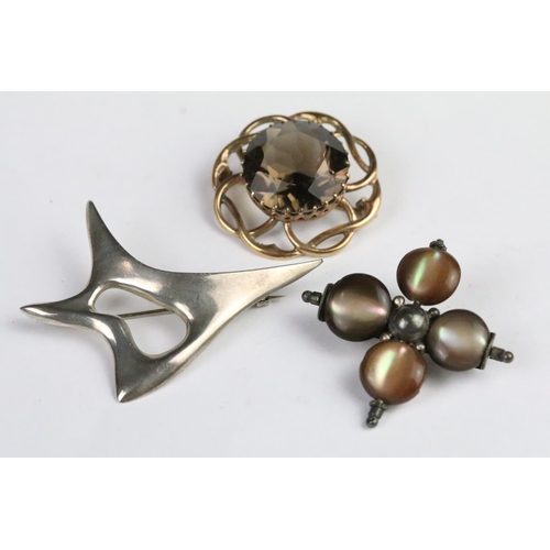 279A - 9ct gold and smoky quartz brooch (hallmarked Birmingham 1965), an Ernest Blith for Ivan Tarratt silv... 