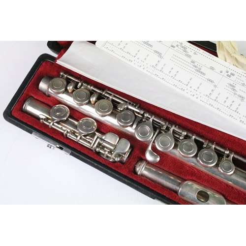 334 - Yamaha YFL-21S flute in fabric lined carry case.