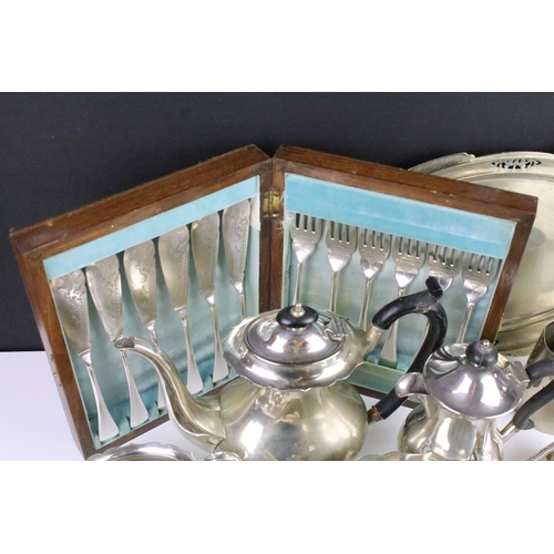 336 - Collection of silver plate to include a Walker and Hall fish cutlery set, tea set, tray, cruet set e... 