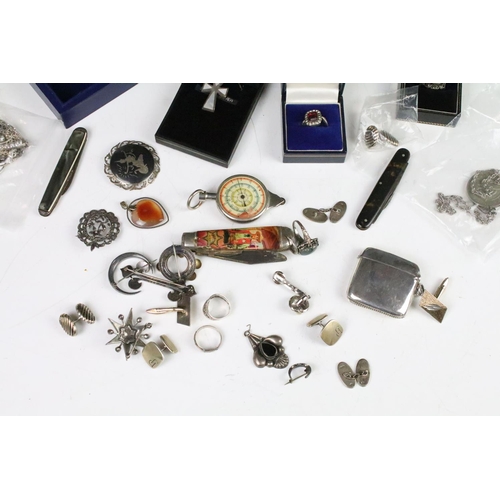 340 - Collection of silver and costume jewellery to include a silver vesta case, silver double curb link b... 