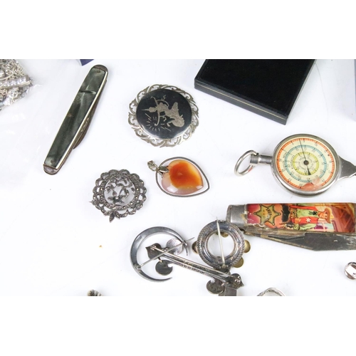 340 - Collection of silver and costume jewellery to include a silver vesta case, silver double curb link b... 