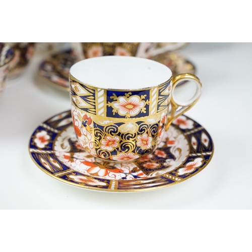 19 - Royal Crown Derby Imari pattern tea / dinner ware to include 6 teacups & saucers, teapot, hot water ... 