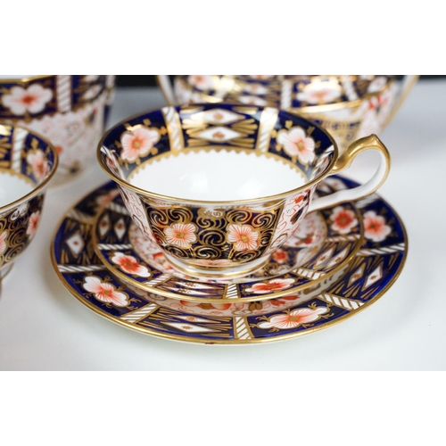 19 - Royal Crown Derby Imari pattern tea / dinner ware to include 6 teacups & saucers, teapot, hot water ... 