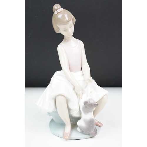 61 - Two Lladro ceramic figurines to include a Ballerina and a kitten. Both in original boxes.