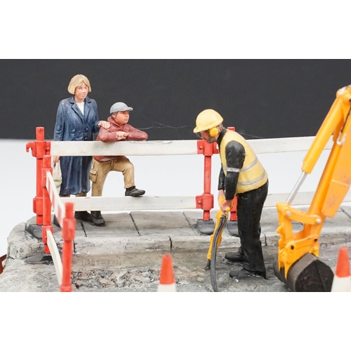 62 - Border Fine Arts limited edition figurine 'Essential Repairs' (no. 1519 of 1750) and a JCB Collectab... 