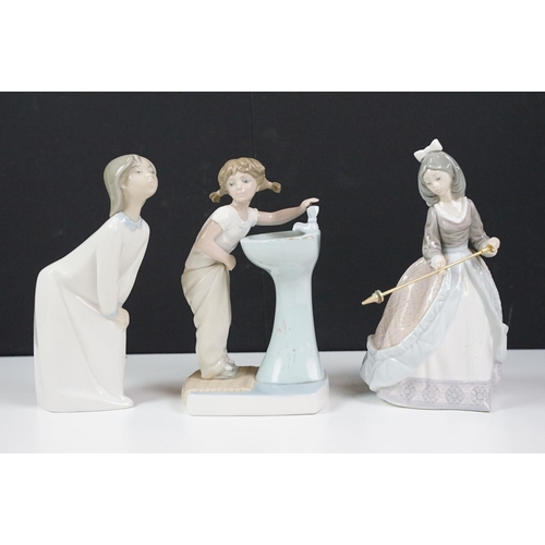 73 - Collection of Lladro ceramic figurines to include polar bears, birds, Inuit figures, nuns and other ... 