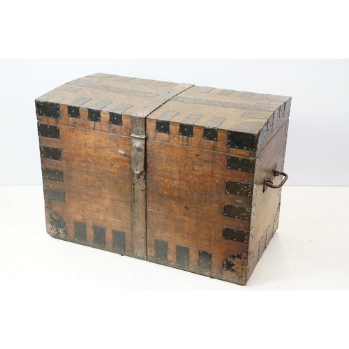 665 - Large 19th century oak and studded metal bound travelling trunk, with twin carrying handles, 64cm hi... 