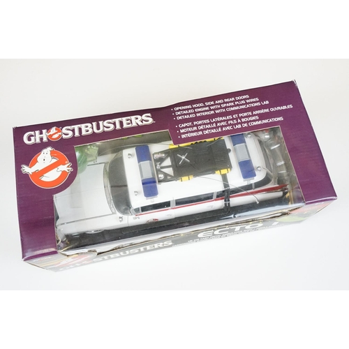 1085 - Boxed Joyride 1/21 Ghostbusters ECTO 1 diecast model, diecast ex and appears un-removed from packagi... 