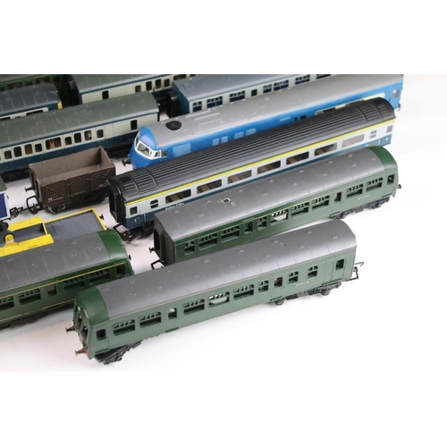 116 - Collection of OO gauge railcars, rolling stock and DMU to include Lima W51342 Railcar, Lima BR W5502... 