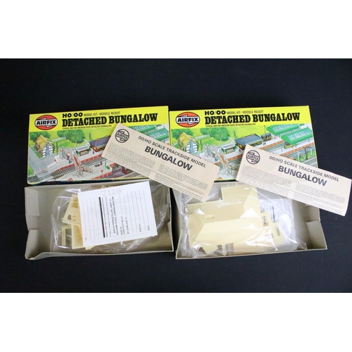 127 - Quantity of OO gauge model railway to include boxed and unbuilt Airfix plastic trackside model kits,... 