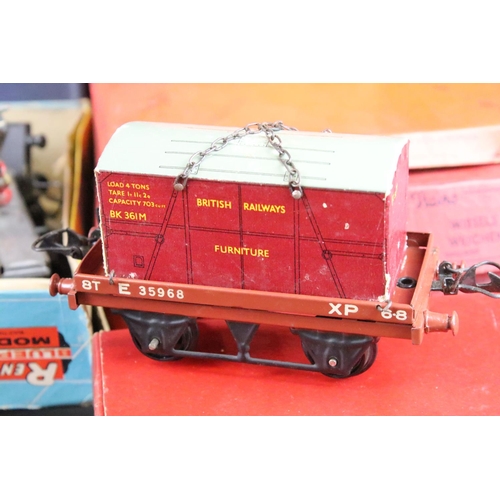 130 - Quantity of boxed Hornby O gauge model railway to include MO Passenger Set, M1 Goods Set, No 1 Level... 