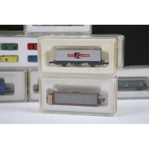 19 - 27 Cased Marklin Mini Club Z gauge items of rolling stock to include 2 x 8731, 8730, 8609, 8700 etc ... 