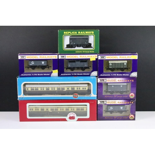 26 - 17 Boxed OO gauge items of rolling stock to include 7 x Dapol, 4 x Airfix, 2 x Replica Railways, 2 x... 