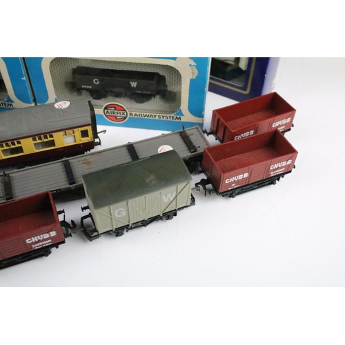 26 - 17 Boxed OO gauge items of rolling stock to include 7 x Dapol, 4 x Airfix, 2 x Replica Railways, 2 x... 