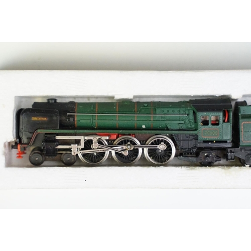 40 - Two boxed N gauge locomotives to include Graham Farish No 1604 Prairie Tank GWR and Minitrix 2037
