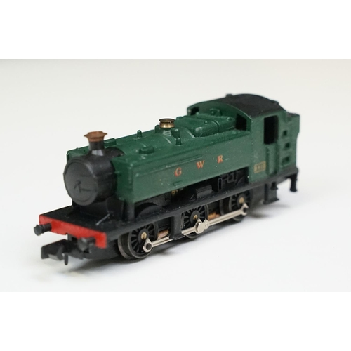 41 - Two boxed / cased N gauge locomotives / engines to include Graham Farish 371-626A GWR Railcar Shirt ... 