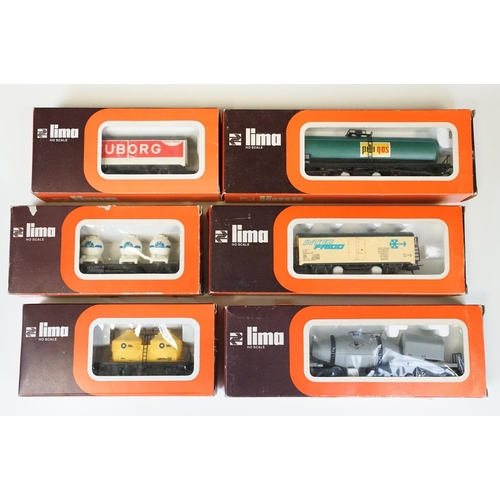 56 - 39 Boxed HO / OO gauge items of rolling stock to include 21 x Lima, 3 x Bachmann featuring 33-030 Co... 