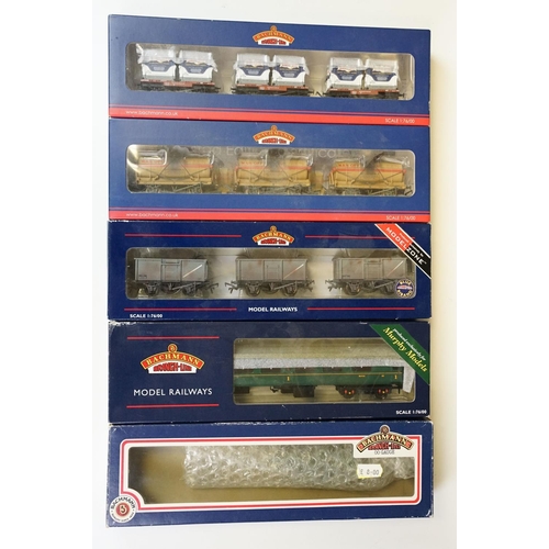 60 - 28 Boxed Bachmann OO gauge items of rolling stock and three item sets to include 4 x Murphy Models (... 