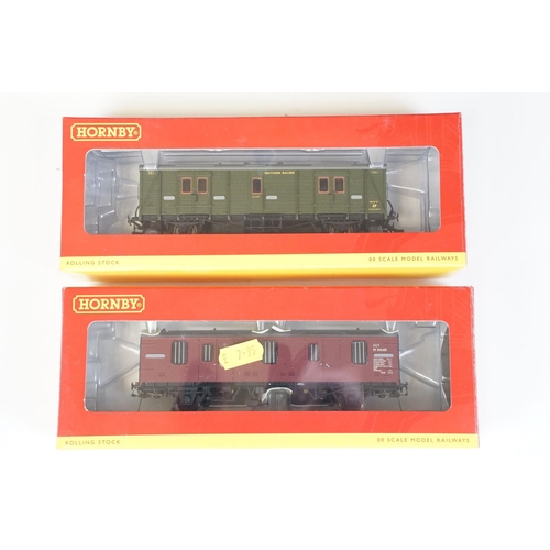 65 - 38 Boxed Hornby and Triang OO gauge items of rolling stock to include R4297A SR Maunsell 6 Compartme... 