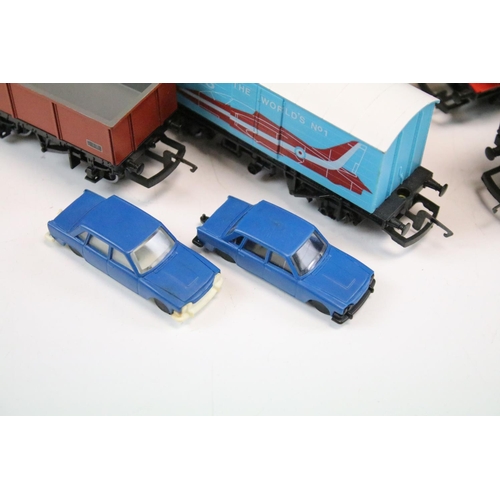 160 - Group of Hornby and Triang OO gauge model railway to include boxed R861 LNER 0-6-0T Loco Class J52, ... 