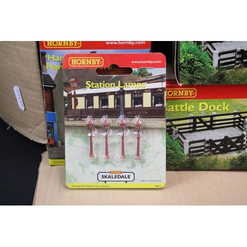 178 - 42 Boxed / carded Hornby Skaledale OO gauge trackside buildings and accessories to include R9806 Rai... 