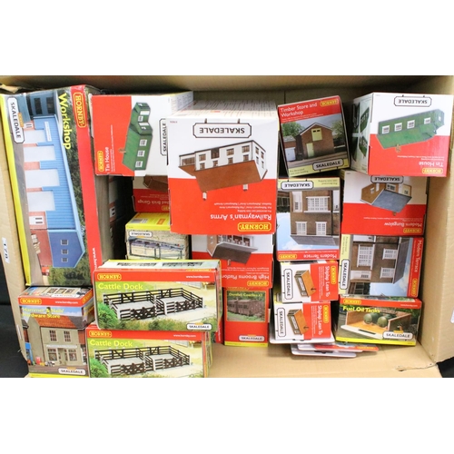 178 - 42 Boxed / carded Hornby Skaledale OO gauge trackside buildings and accessories to include R9806 Rai... 