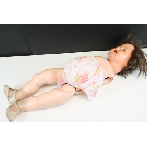 431 - Early 20th C Armand Marseille baby doll with grubby sleeping glass eyes, teeth, some paint wear, plu... 