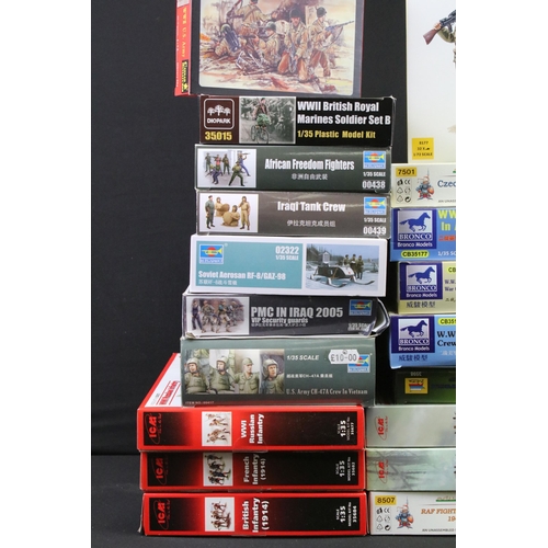 318 - 40 Boxed plastic model kits & figure sets featuring 9 x ICM 1/35 kits (British Infantry 1914, French... 