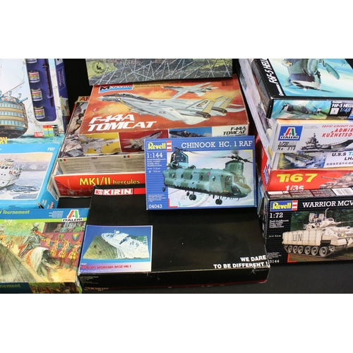 321 - 17 Boxed plastic model kits to include Revell, Italeri, ESCI, Mini Hobby Models, Airfix, Tauro, Mono... 