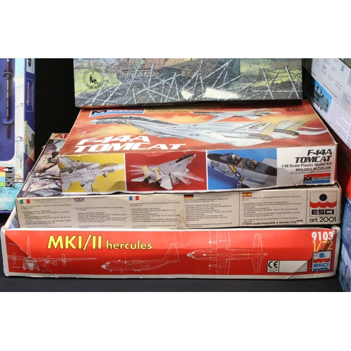 321 - 17 Boxed plastic model kits to include Revell, Italeri, ESCI, Mini Hobby Models, Airfix, Tauro, Mono... 