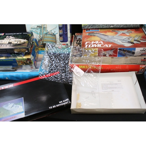 321 - 17 Boxed plastic model kits to include Revell, Italeri, ESCI, Mini Hobby Models, Airfix, Tauro, Mono... 