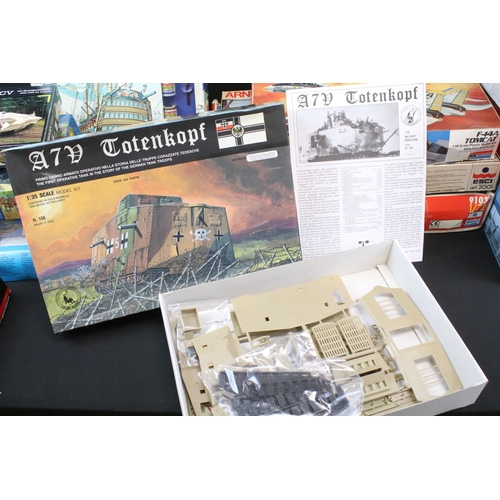 321 - 17 Boxed plastic model kits to include Revell, Italeri, ESCI, Mini Hobby Models, Airfix, Tauro, Mono... 