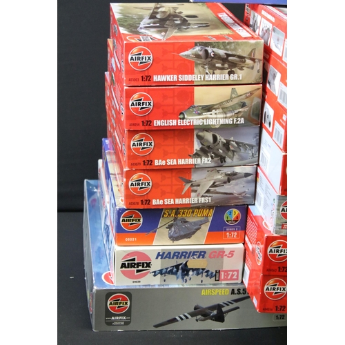 322 - 31 Boxed Airfix 1/72 plastic model kits, mainly featuring planes, to include A06014 Heinkel He111 P-... 