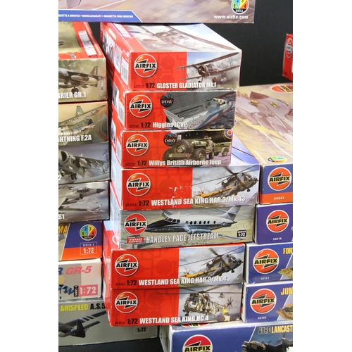 322 - 31 Boxed Airfix 1/72 plastic model kits, mainly featuring planes, to include A06014 Heinkel He111 P-... 