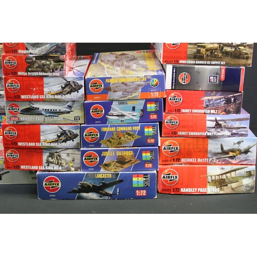 322 - 31 Boxed Airfix 1/72 plastic model kits, mainly featuring planes, to include A06014 Heinkel He111 P-... 