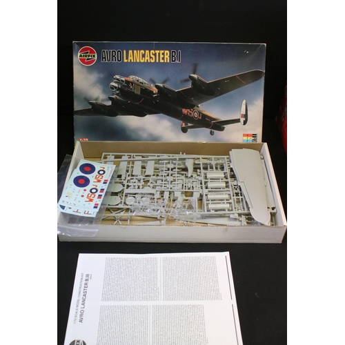 322 - 31 Boxed Airfix 1/72 plastic model kits, mainly featuring planes, to include A06014 Heinkel He111 P-... 