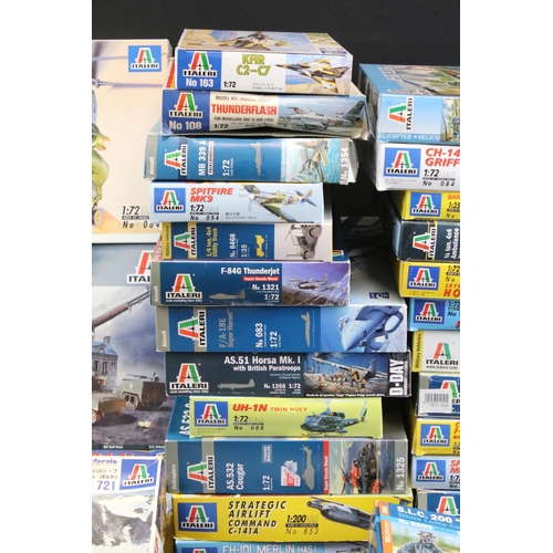 323 - 31 Boxed Italeri plastic military model kits to include 1/700 519 USS Saipan Amphibious Battleship, ... 