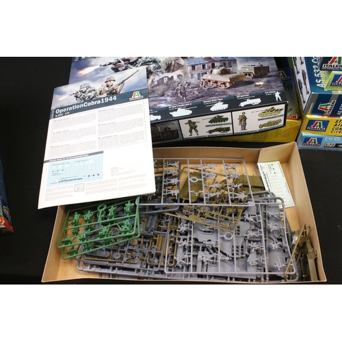 323 - 31 Boxed Italeri plastic military model kits to include 1/700 519 USS Saipan Amphibious Battleship, ... 