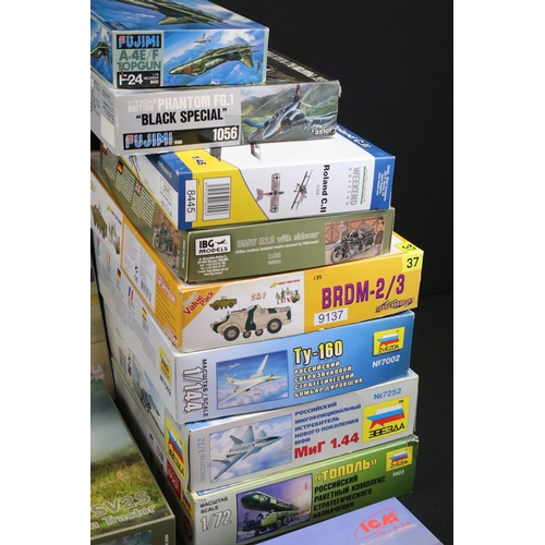 326 - 19 Boxed plastic model kits to include 4 x Fujimi, 3 x Eduard, 1 x Kitty Hawk, 1 x Panda Models, 1 x... 